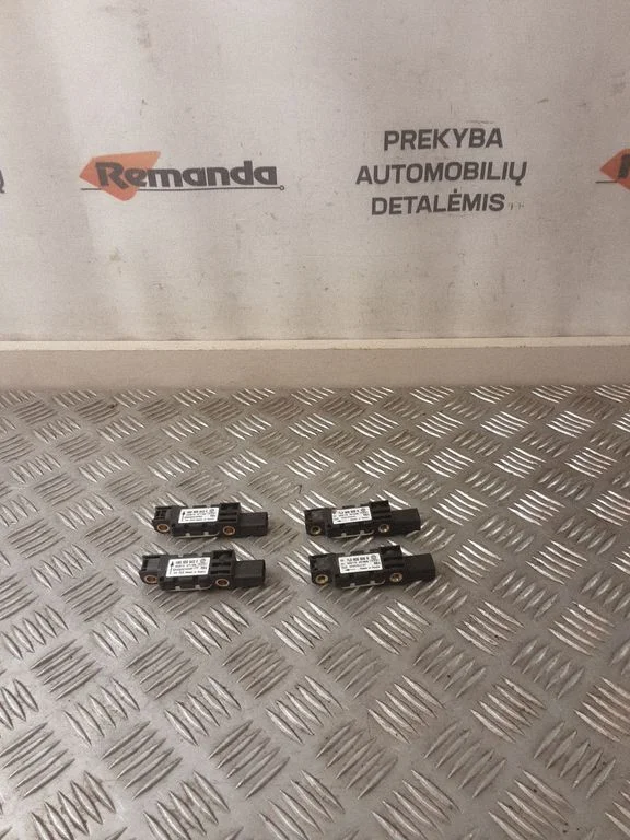 Drošības spilvenu trieciena sensors 7L0909606B