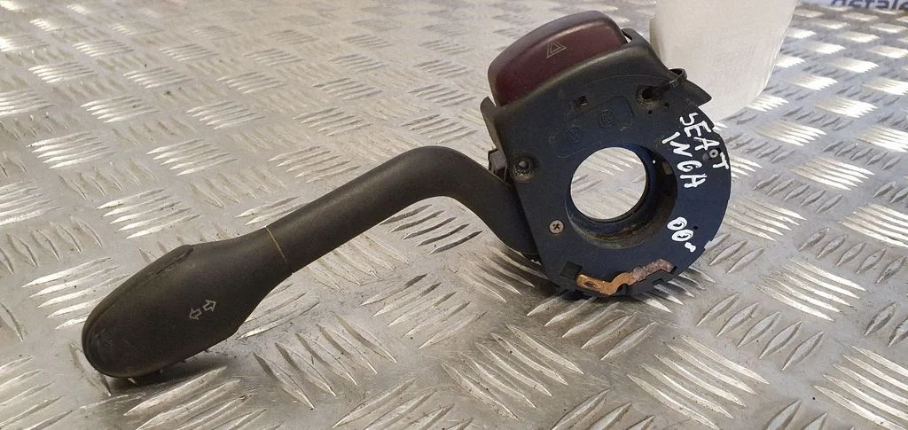 Pagriezienu/gaismu svira – Seat Inca (6k) (1995-2004)