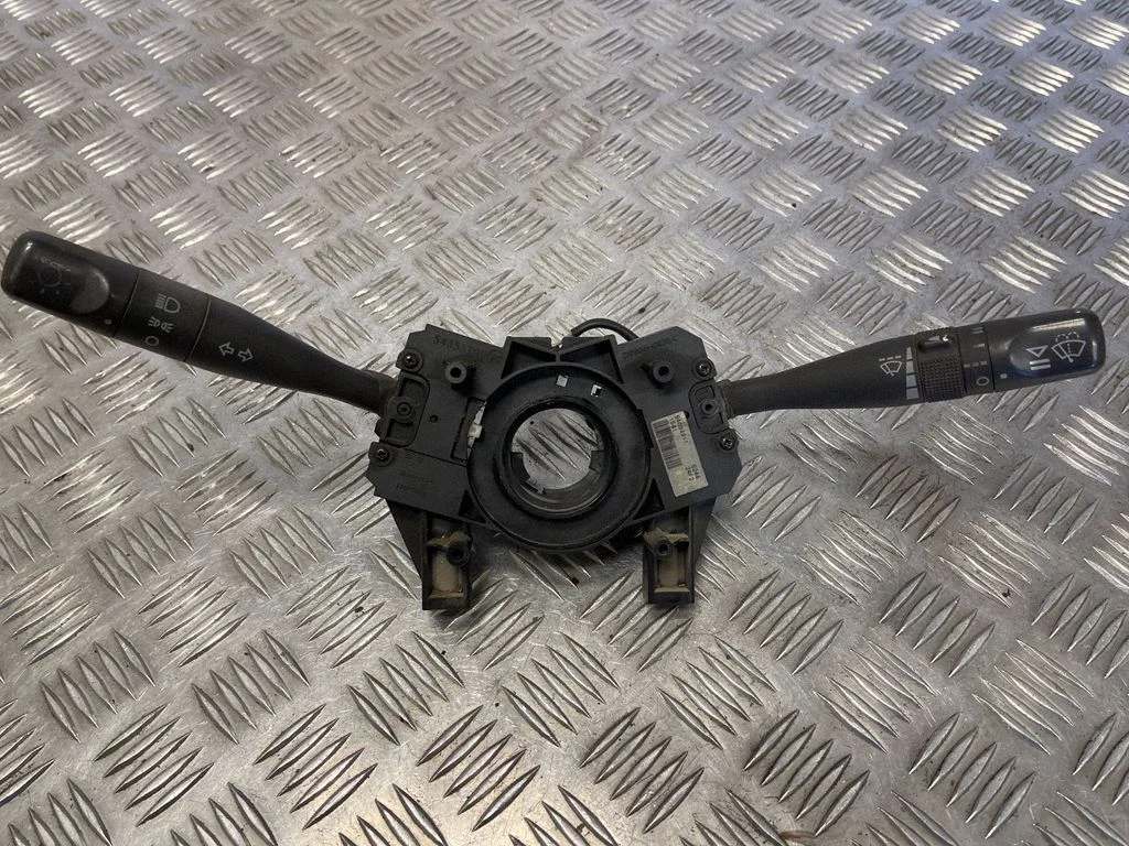 Pagriezienu/gaismu svira – Land Rover Freelander (1996-2006)