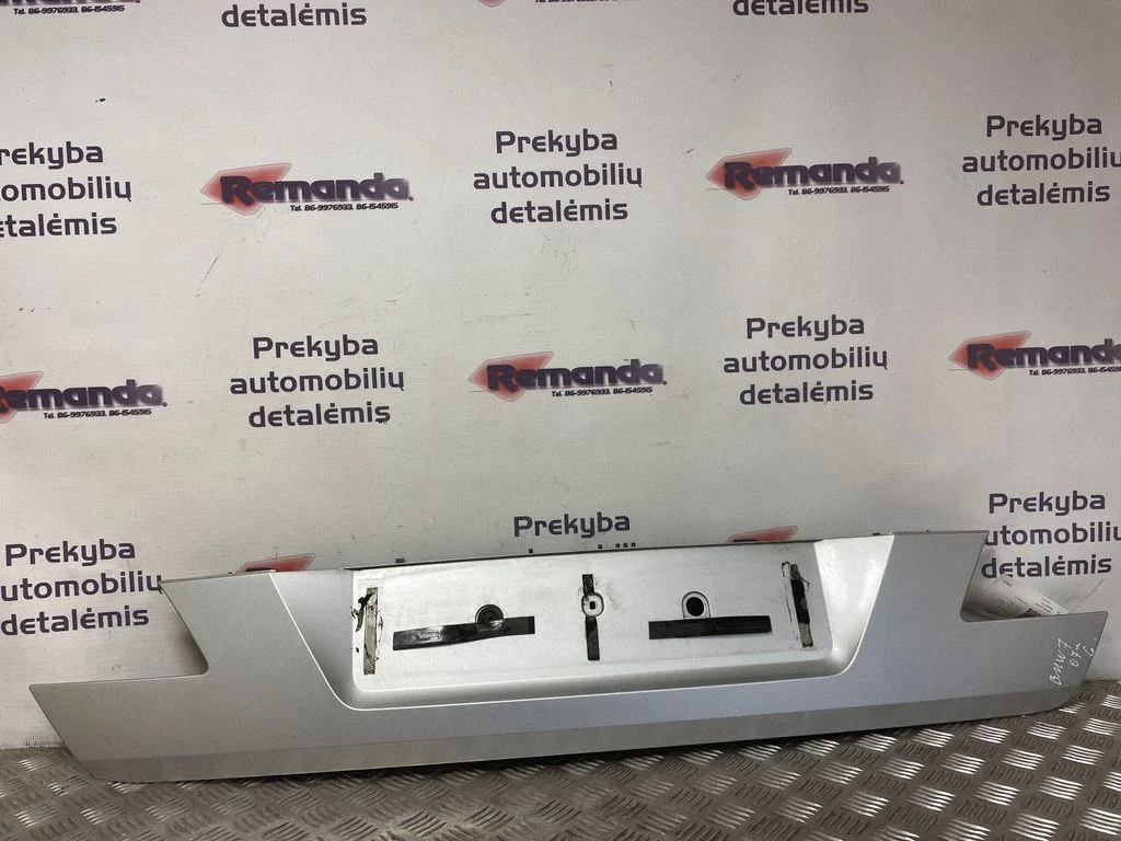 Tailgate trim – BMW 7 Series E65 E66 (2001-2008)