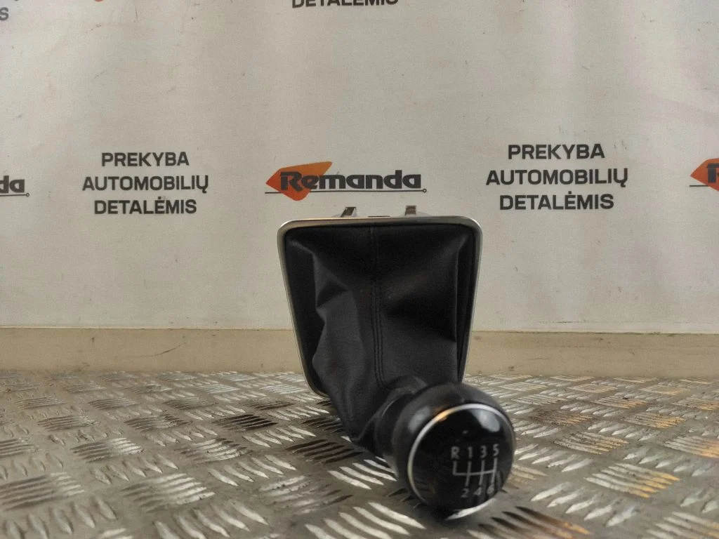 Pārnesumu pārslēga sviras apdare (āda, poga) 5N0711113S