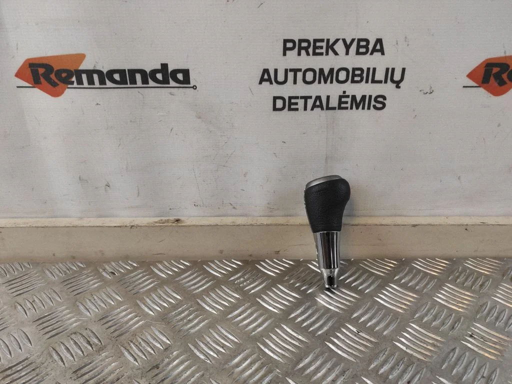 Pārnesumu pārslēga sviras apdare (āda, poga) 3350442120