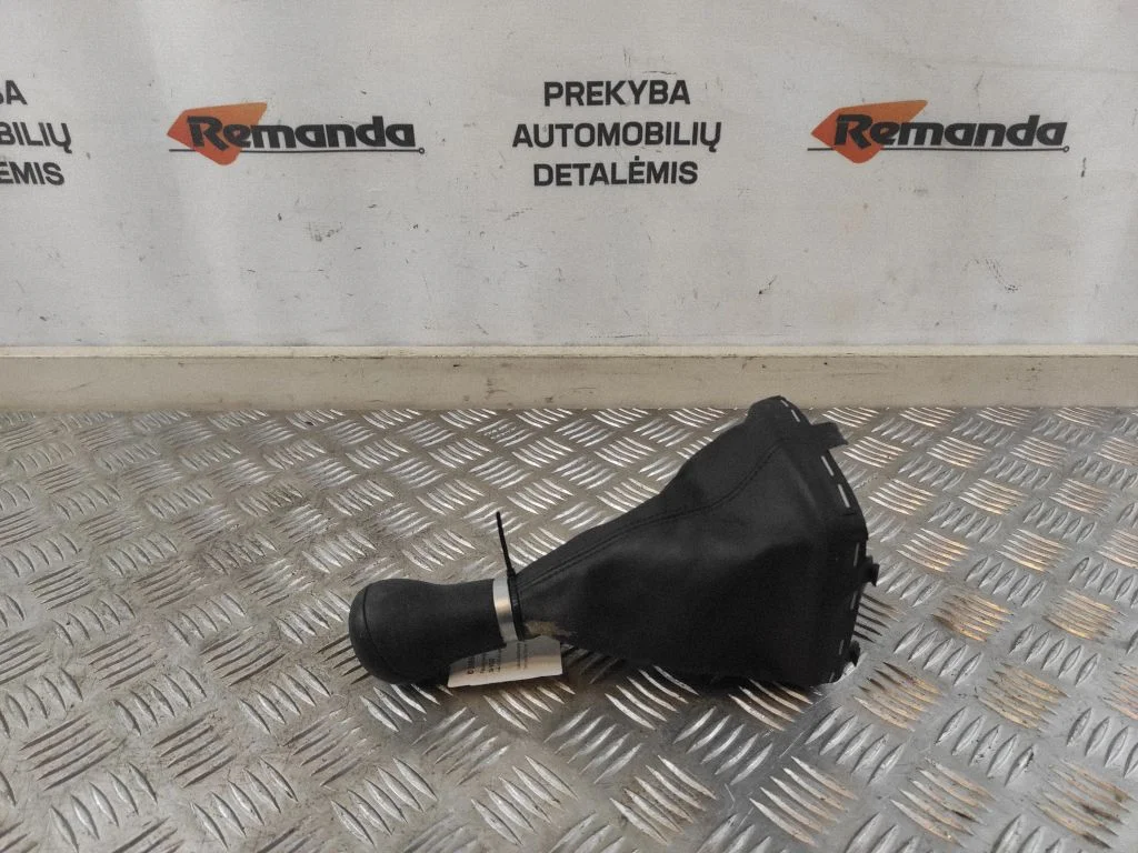 Pārnesumu pārslēga sviras apdare (āda, poga) 8P0863279