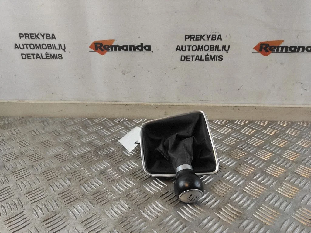 Pārnesumu pārslēga sviras apdare (āda, poga) 5M0711456C