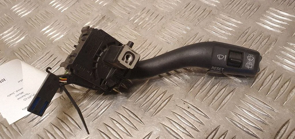 Wiper control stalk – Audi A3 S3 8P (2003-2012)