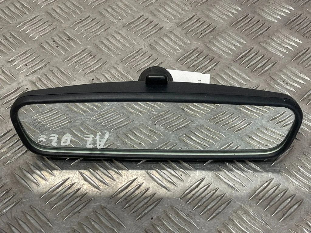Atpakaļskata spogulis (salonā)
