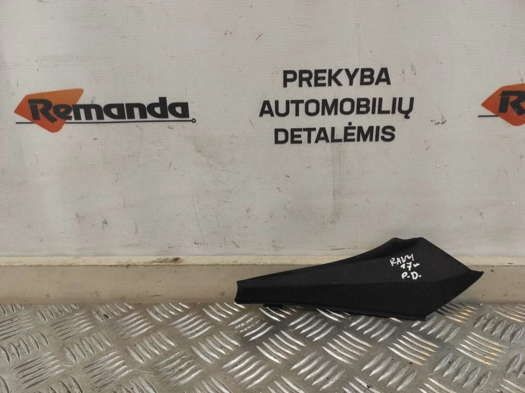 Priekinio stiklo apdaila