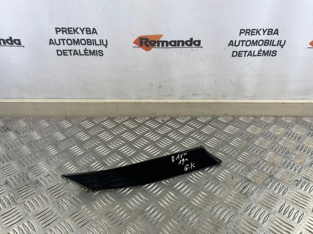 Moldingas ant galinio sparno