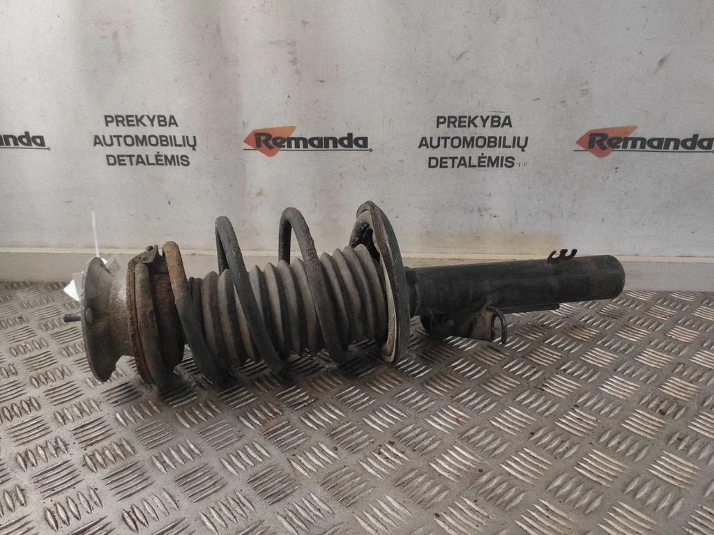 Eesmine amortisaator koos vedruga 36C99A