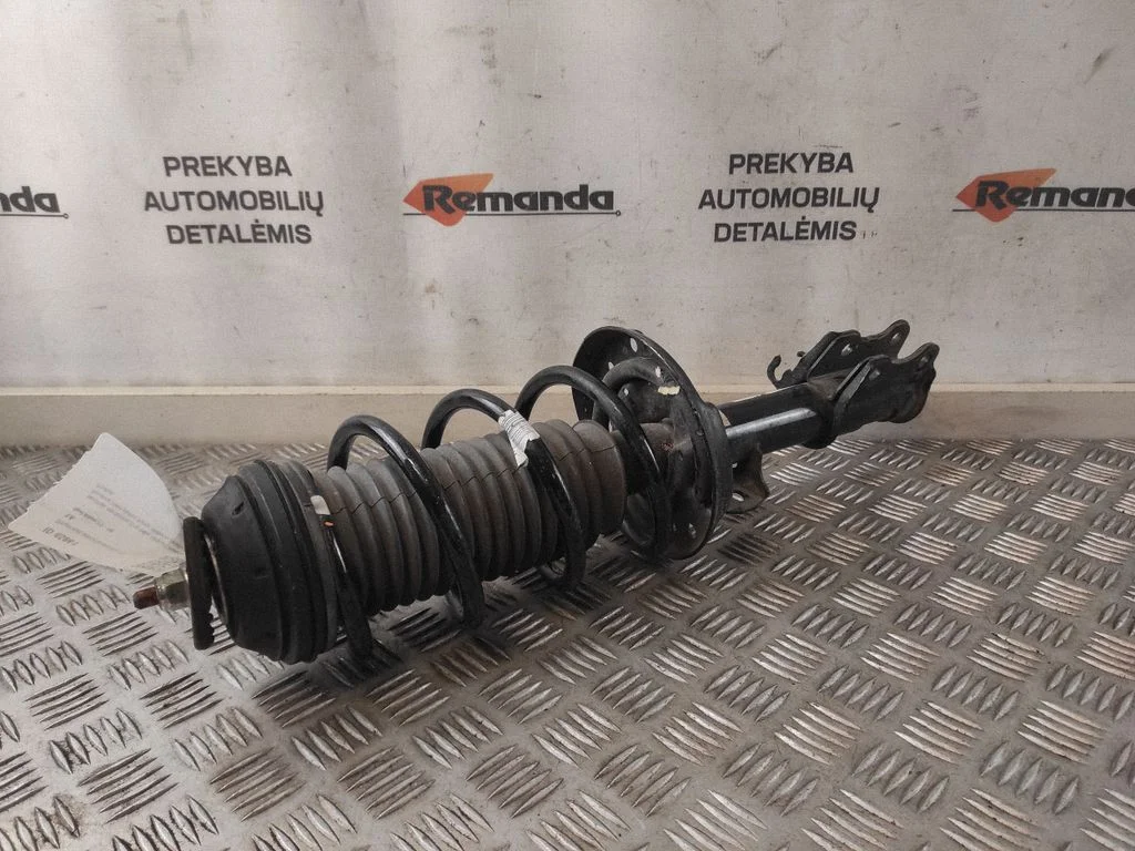 Priekinis amortizatorius su spyruokle