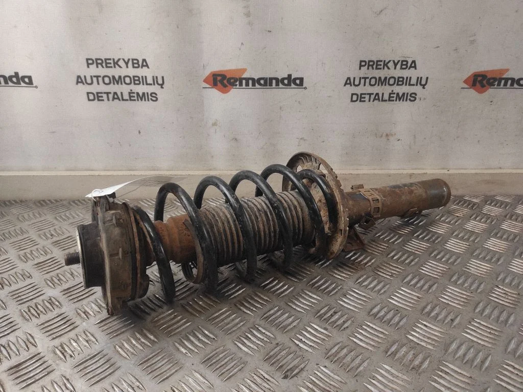 Priekšējais amortizators ar atsperi