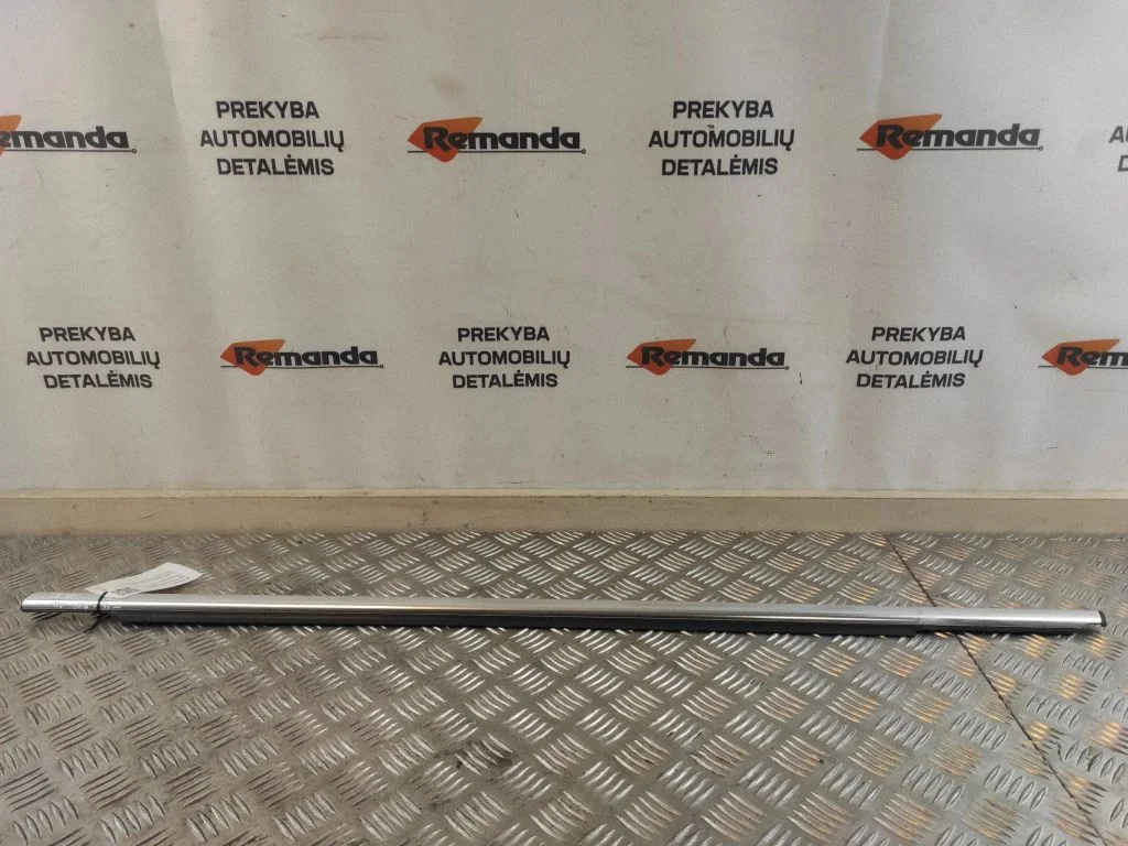 Priekšējo durvju stikla apdare 5N0837475E
