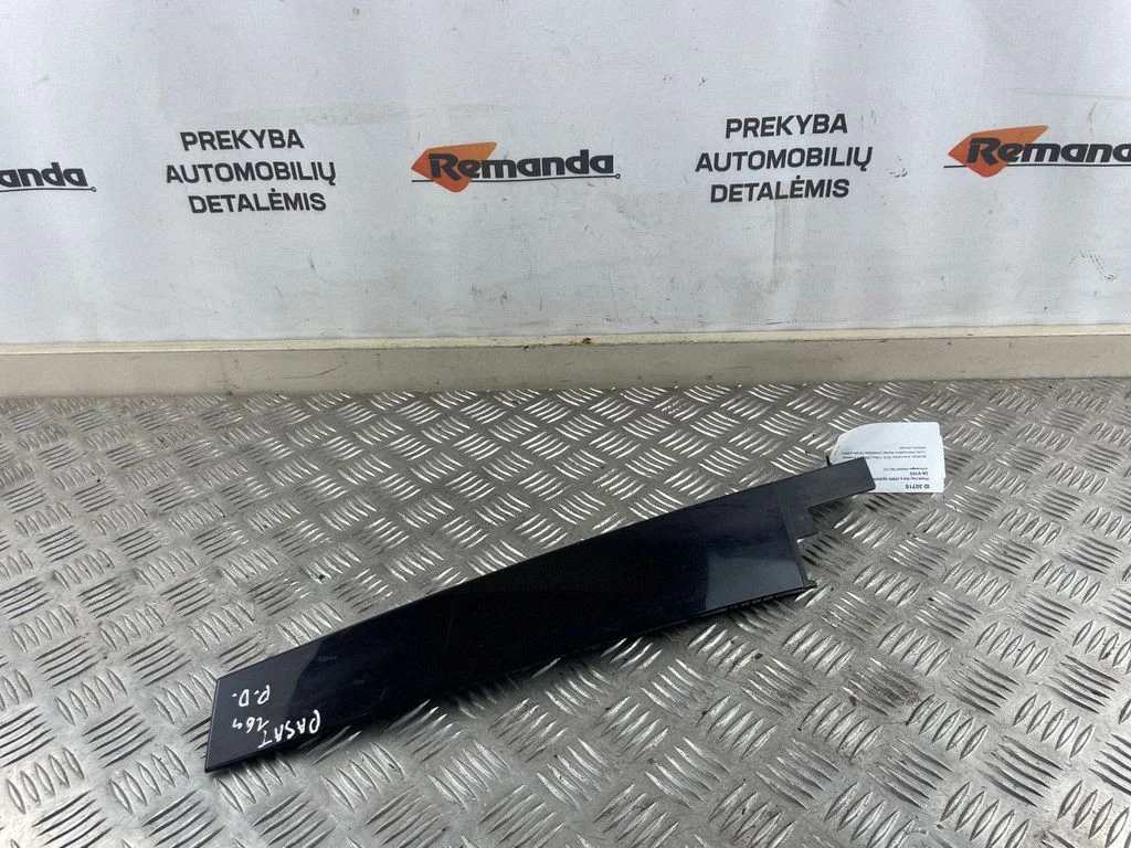 Esiukse klaasi liist 3G0837902
