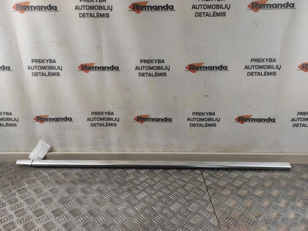 Aizmugurējo durvju stikla apdare A222673030565
