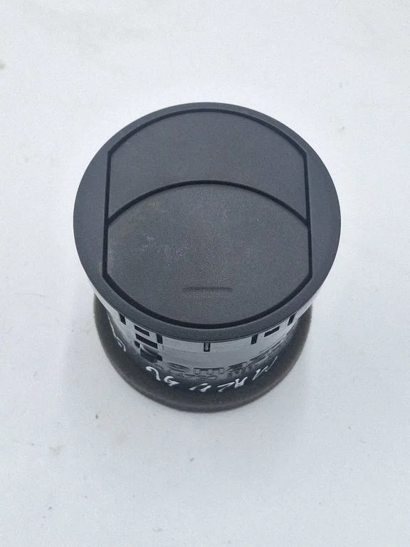 Salono oro latakas (-ai)