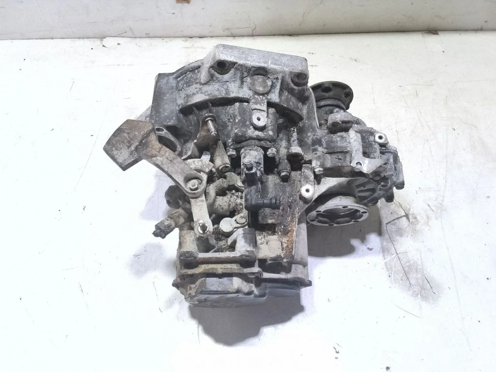 Mechaninė 5 pavarų dėžė