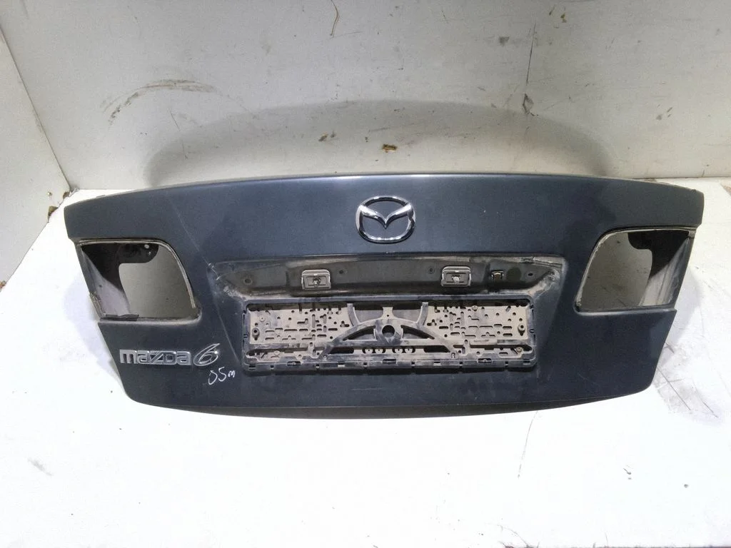 Tailgate/trunk/boot lid – rear