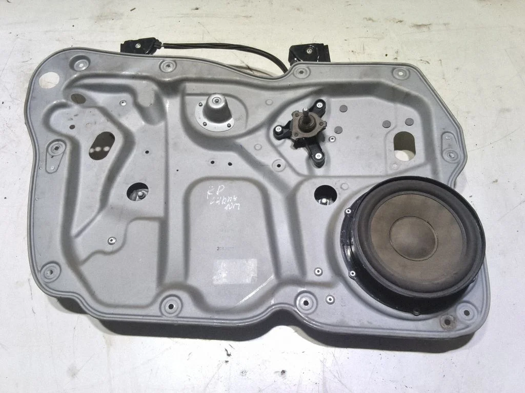 Mechaninis priekinio lango pakėlimo mechanizmas