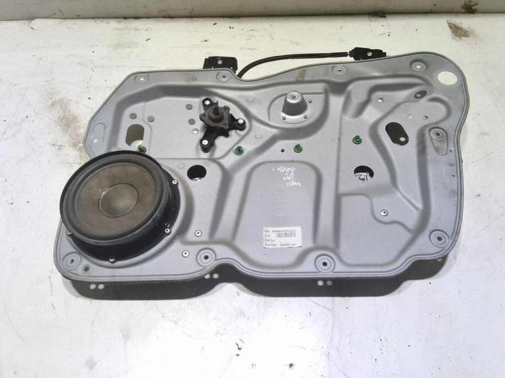 Mechaninis priekinio lango pakėlimo mechanizmas