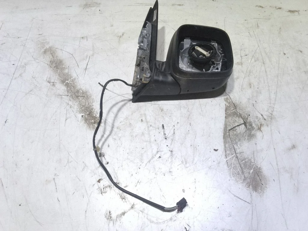 Lusterko elektryczne – prawy przód