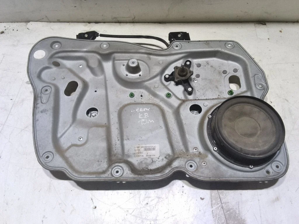 Mechaninis priekinio lango pakėlimo mechanizmas