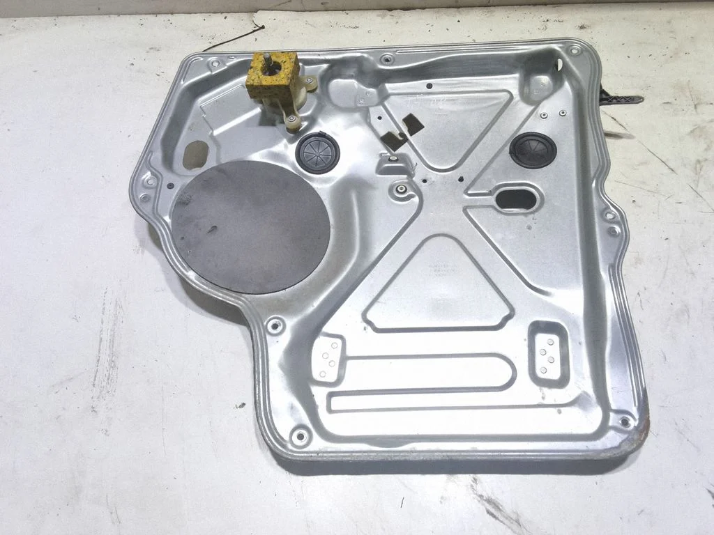 Mechaninis priekinio lango pakėlimo mechanizmas