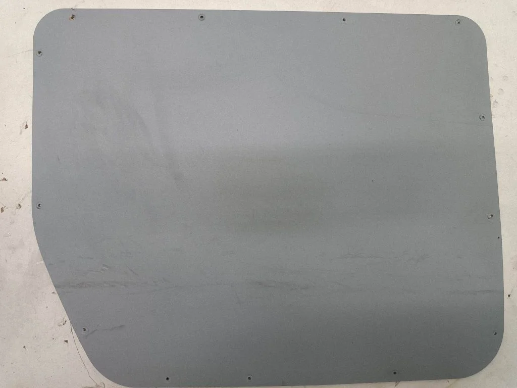 Kita galinių durų apdailos detalė