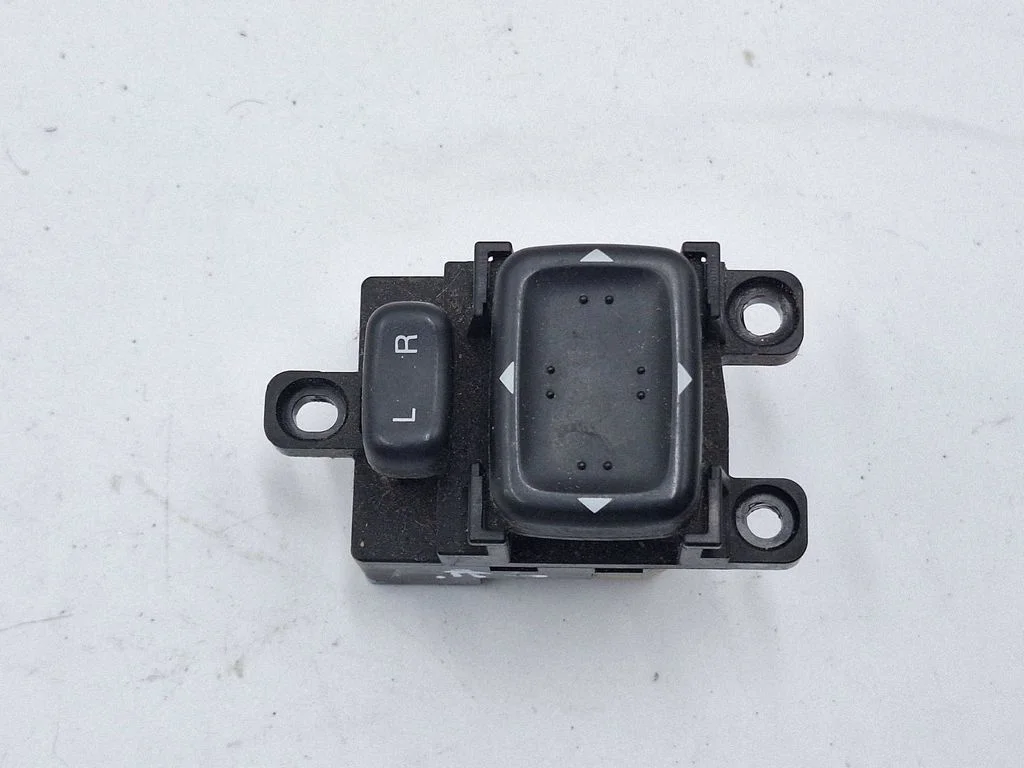 Wing mirror switch