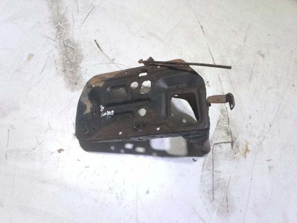 Akumuliatoriaus tvirtinimo padas