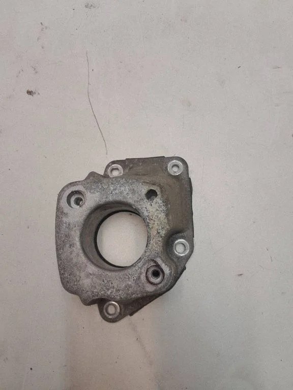 Kita variklio skyriaus detalė