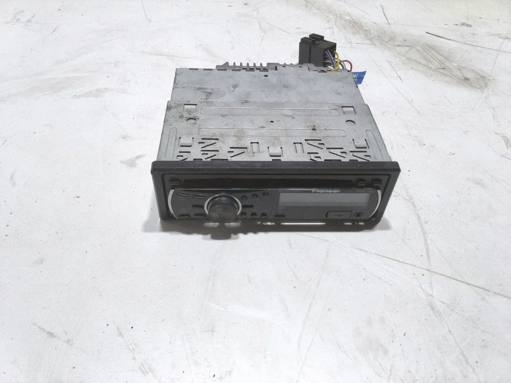Radio/CD/DVD/GPS head unit