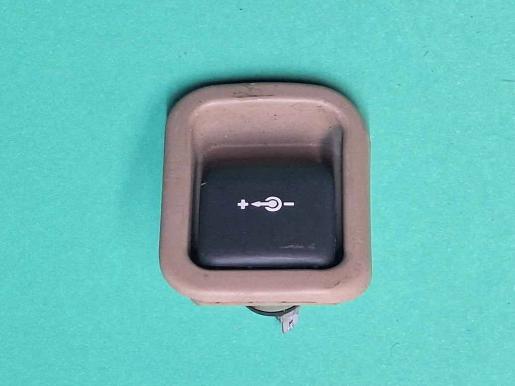 12 V lizdas (gale)