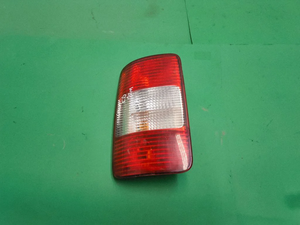 Lampa tylna w błotniku 2K0945111
