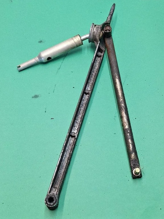 Pavarų perjungimo mechanizmas (kulisa)