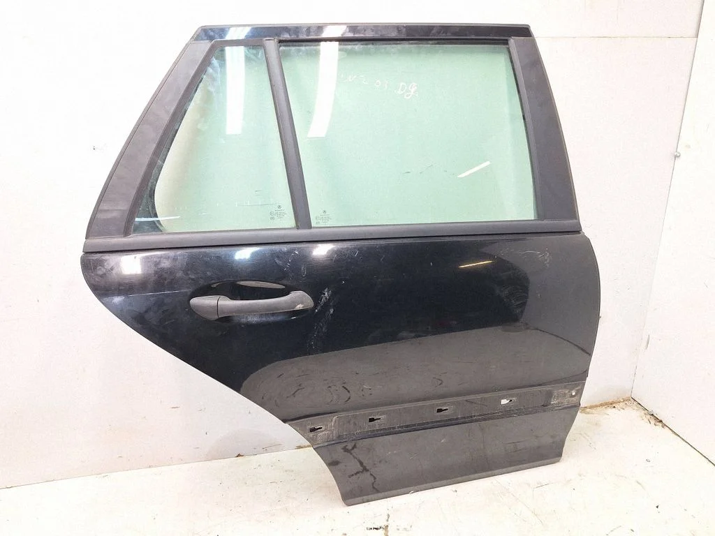 Rear door – rear right