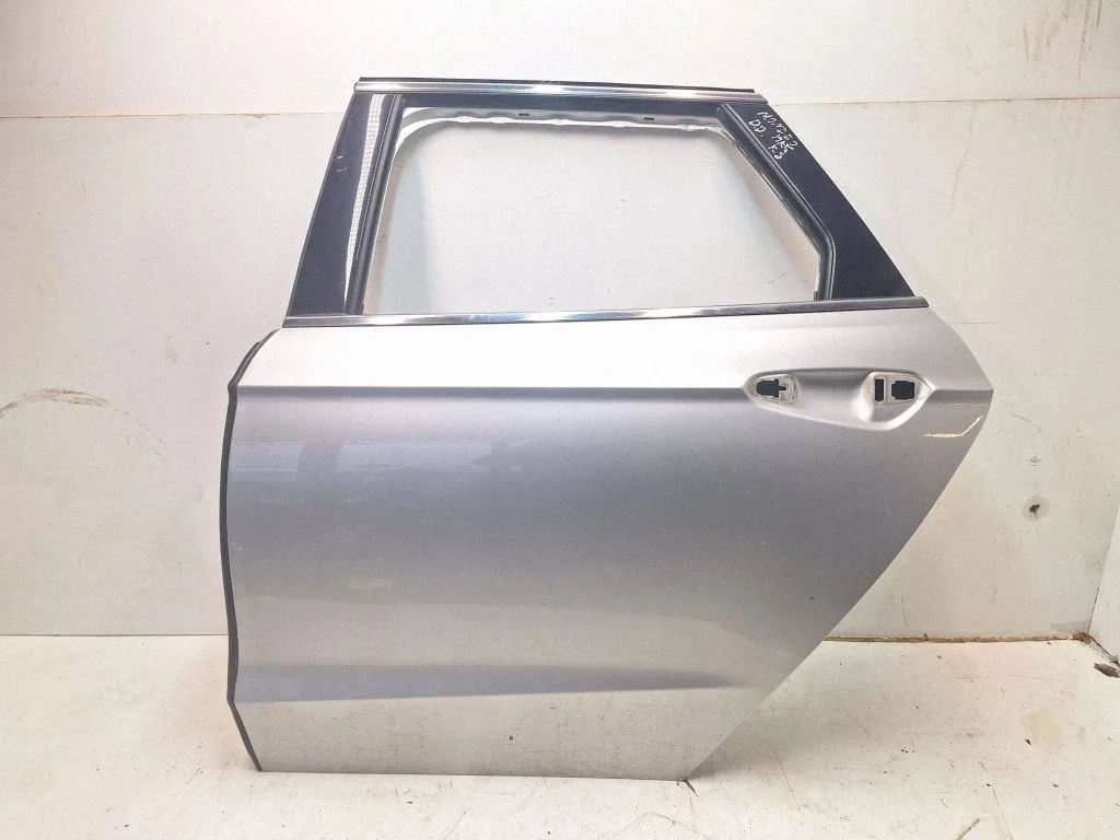 Rear door – rear left