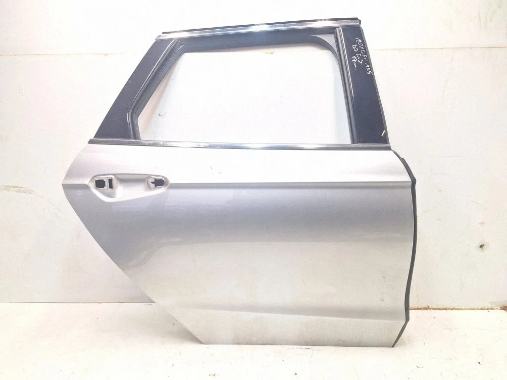 Rear door – rear right