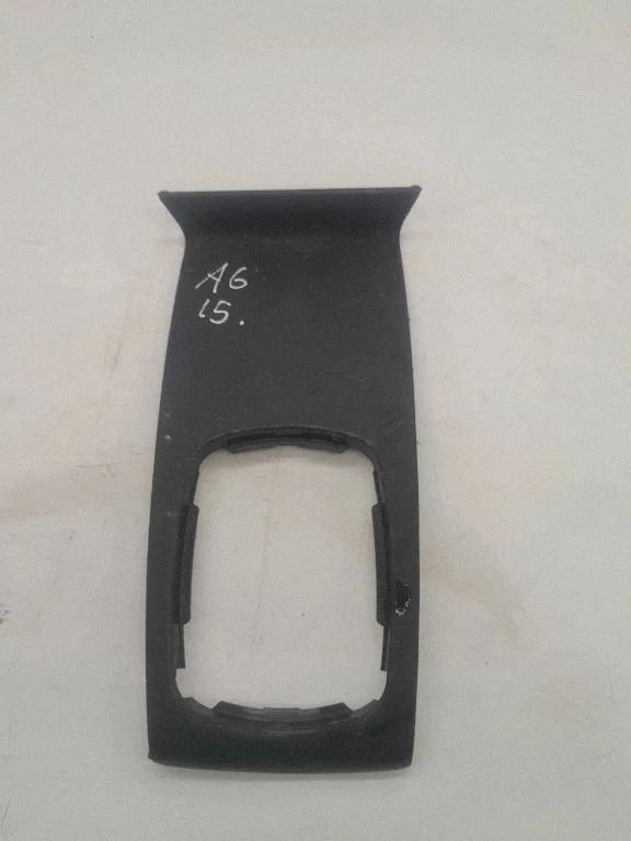 Pavarų perjungimo svirties apdaila (plastikinė)