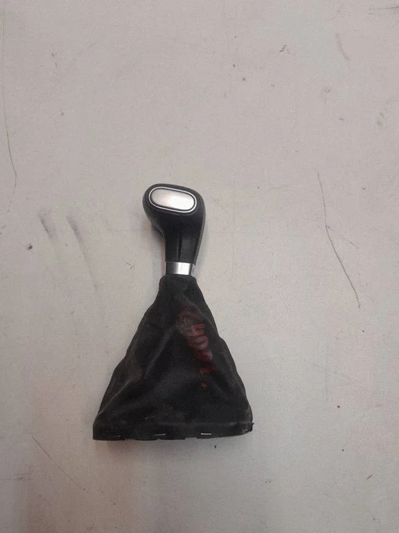 Pavarų perjungimo svirties apdaila (plastikinė)