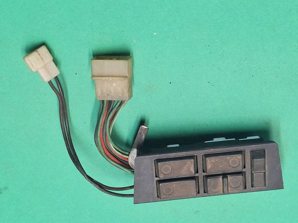 Elektrinių langų jungtukas