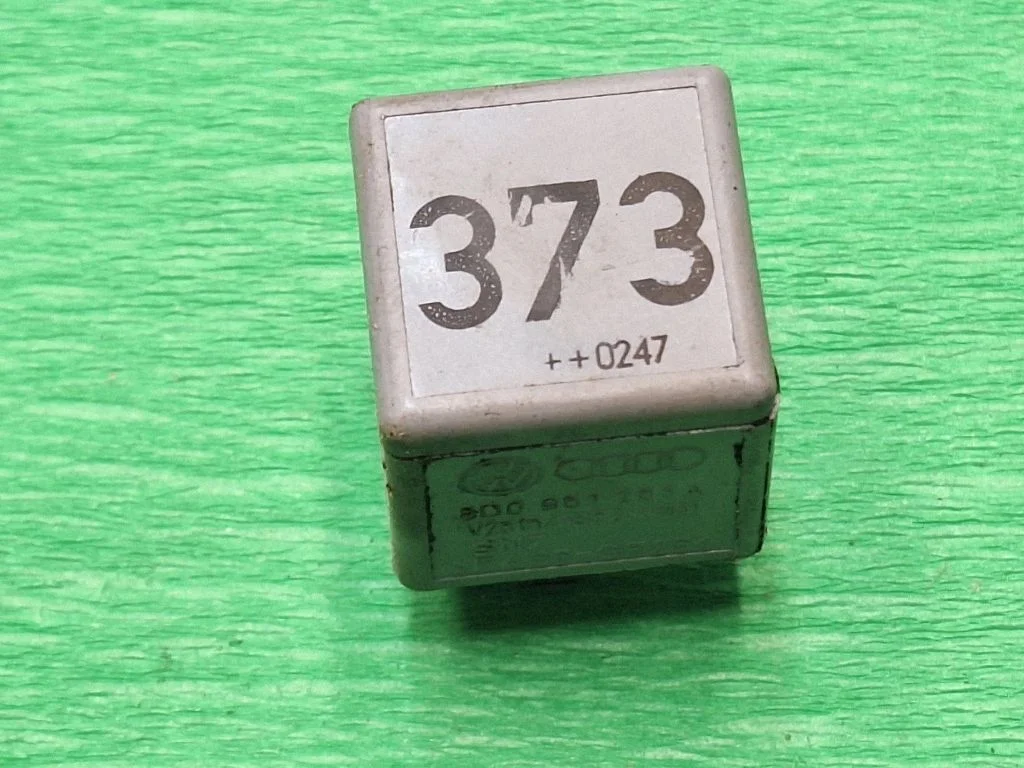 Cits relejs 8D0951253A