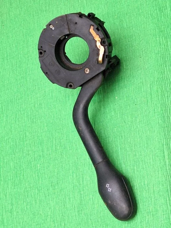 Posūkių/ šviesų rankenėlė