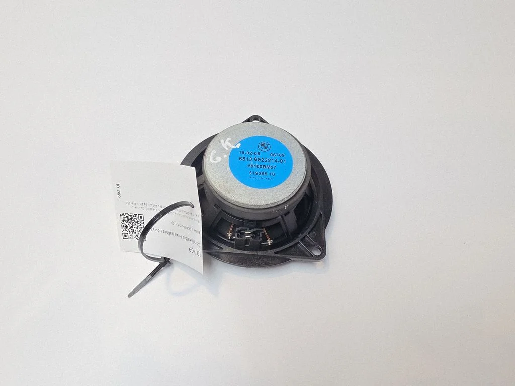 Skaļrunis (-ņi) aizmugurējās durvīs 65136922214