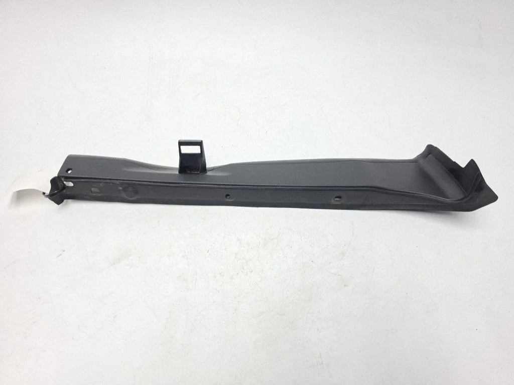 Fender end trim 51767269997