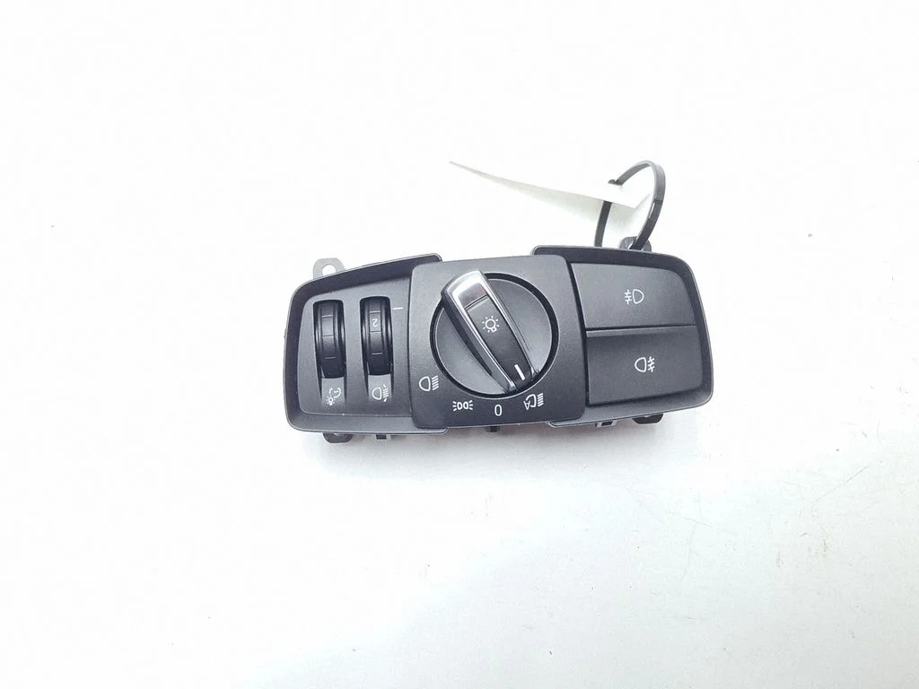 Light switch 6131926530504