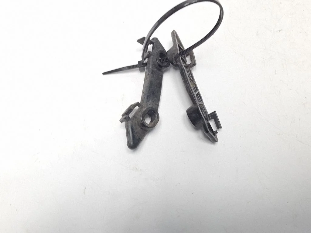 Front bumper mounting bracket 51117272556