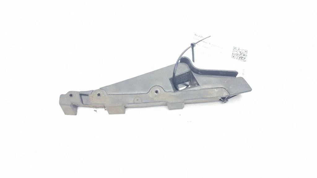 Priekšējā bampera turētājs 6800800