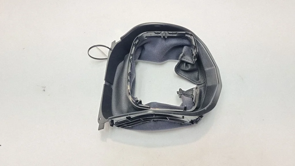 Steering wheel column trim – Mercedes-Benz C-Class AMG W204 (2007-2014)
