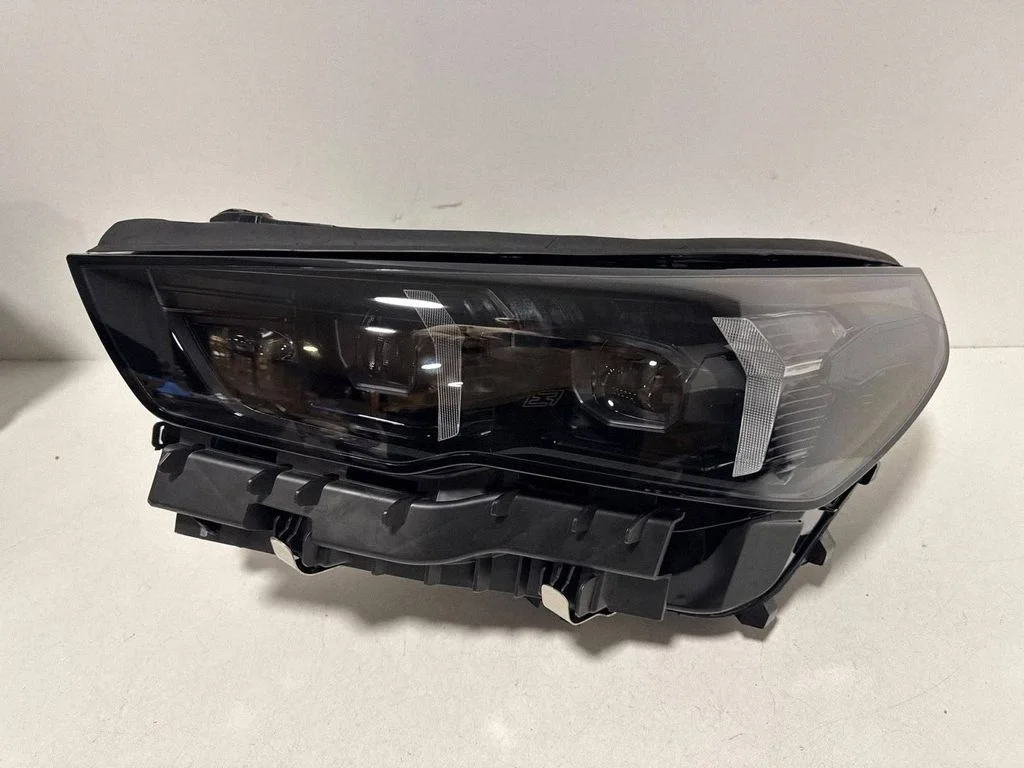 Esituli 5A798D7 – BMW 5-seeria G60 G61 (2023-)