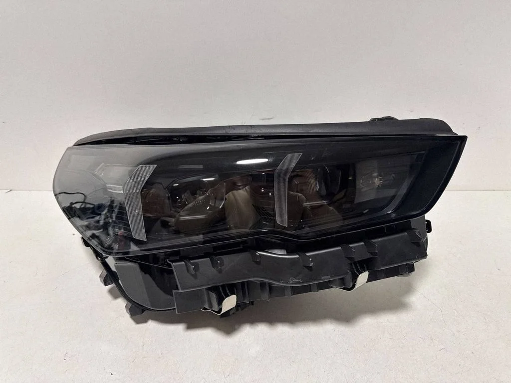 Esituli A85A798D809 – BMW 5-seeria G60 G61 (2023-)